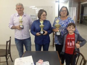 FINALISTAS RECEBENDO PREMIAÇÃO